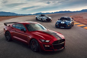 开云综合服务-湖人发布经典照片回顾上赛季高光时刻，湖人2021海报