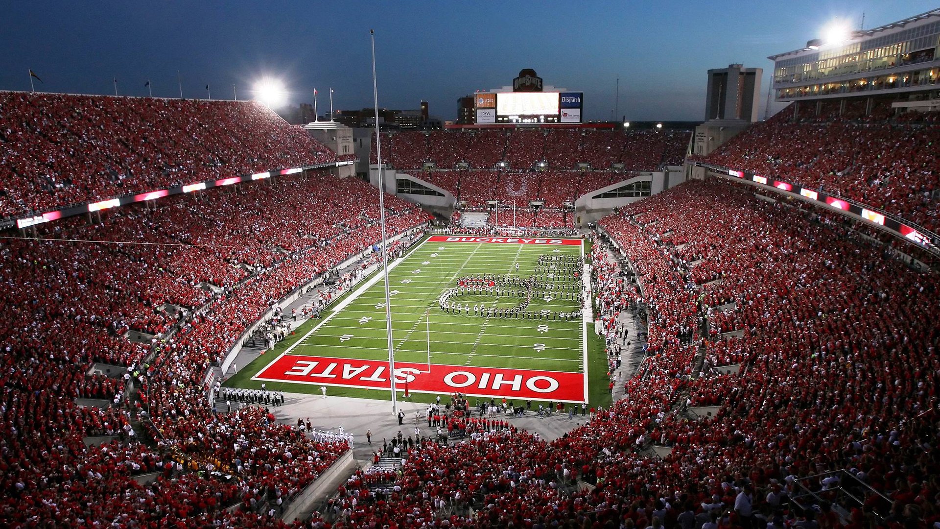 中国羽毛球队在团体赛事中表现出色，中国羽毛球队伍